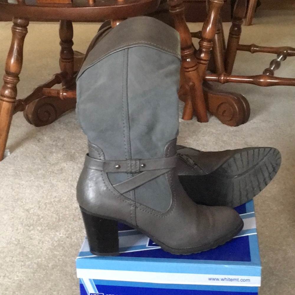 White Mountain Boots. Sapphire Grey